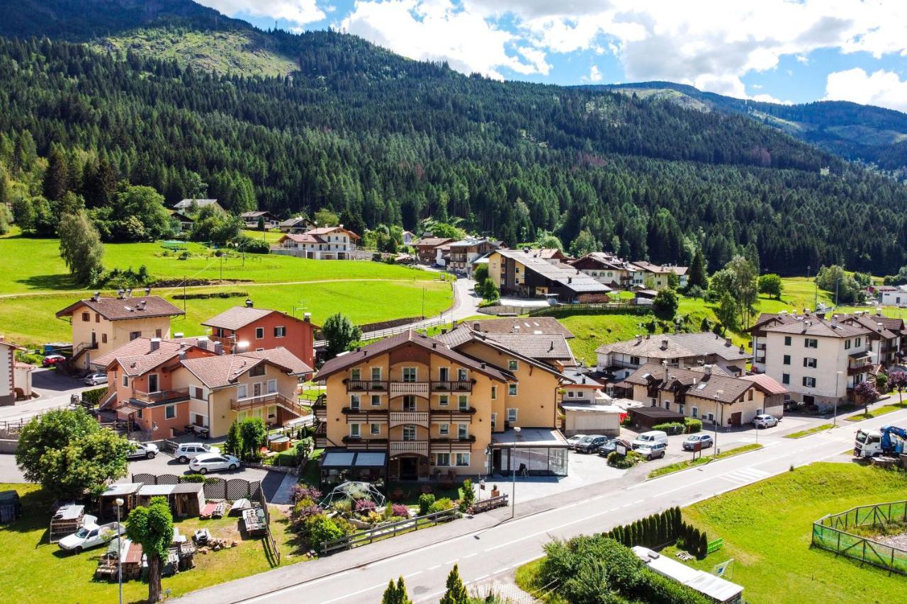 Albergo Negritella Ziano Di Fiemme Exterior photo