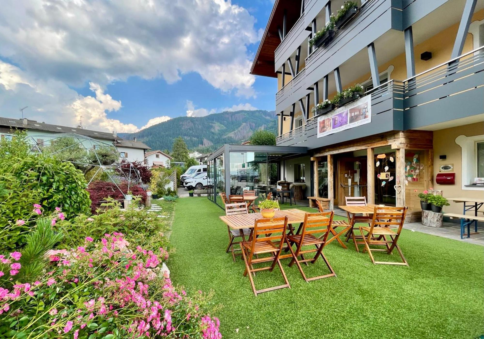 Albergo Negritella Ziano Di Fiemme Exterior photo