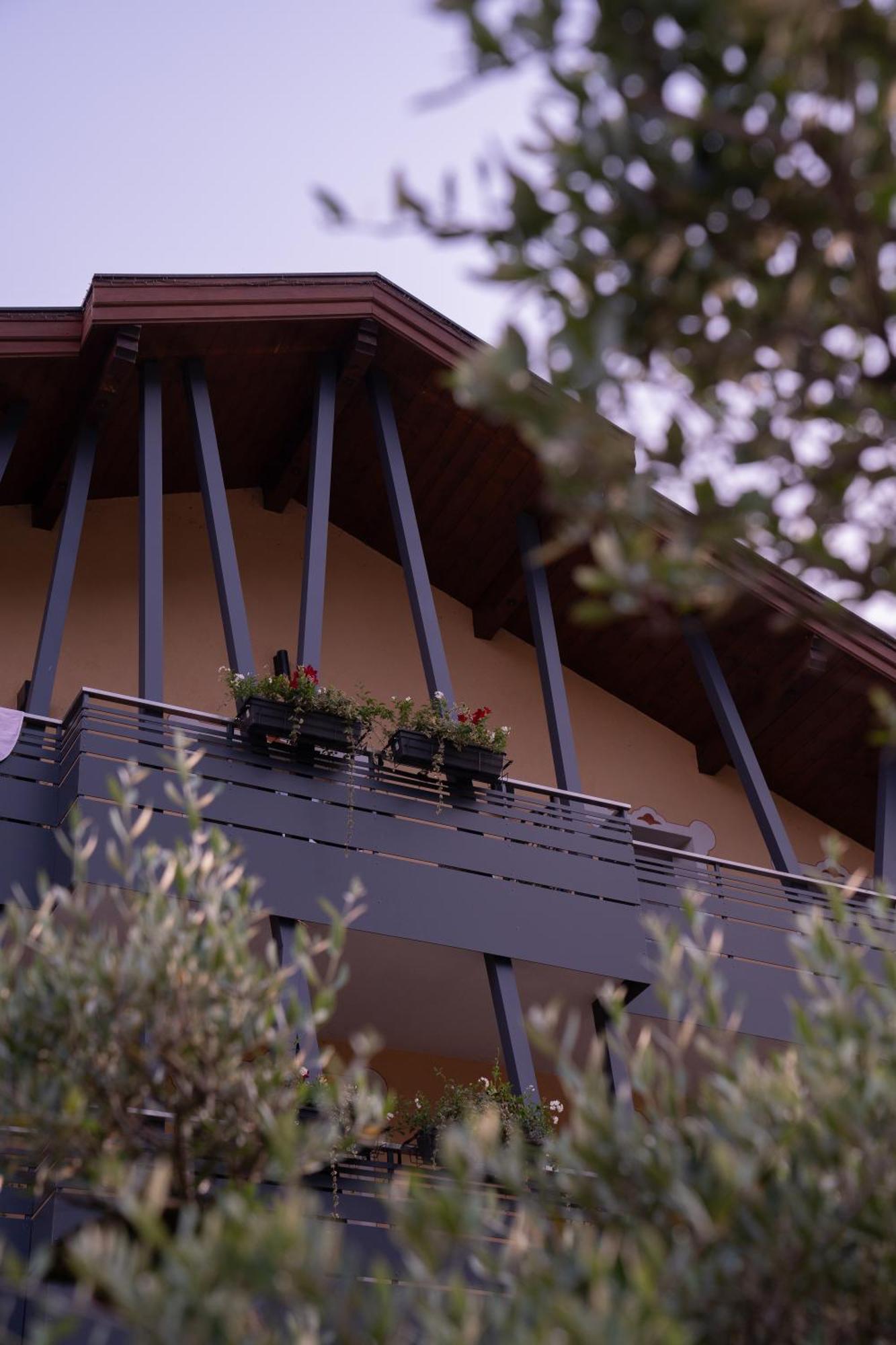 Albergo Negritella Ziano Di Fiemme Exterior photo